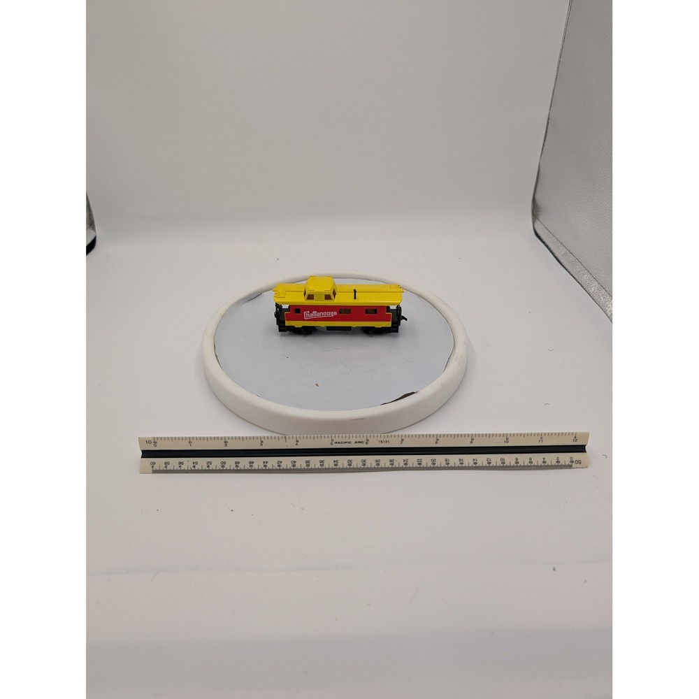 Tyco HO Scale‎ Chattanooga Caboose Red Yellow Vintage Model Train Car